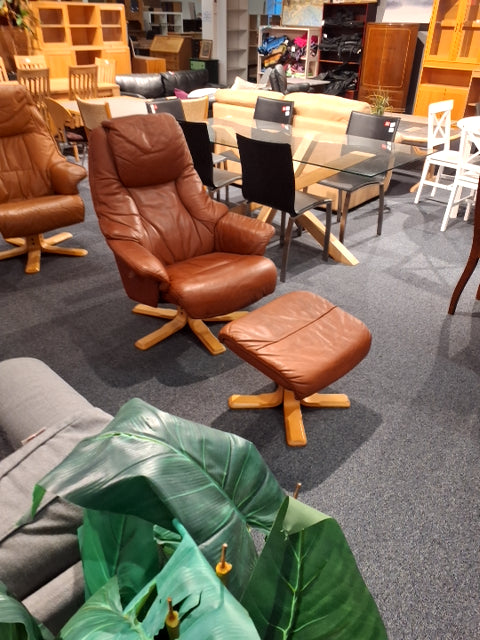 Læderstol med skammel